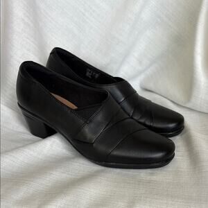 CLARKS Women’s Emslie Warbler Black Leather Comfort Heel 8.5 M